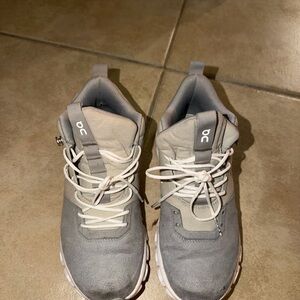 ON Women's Gray Sneakers
